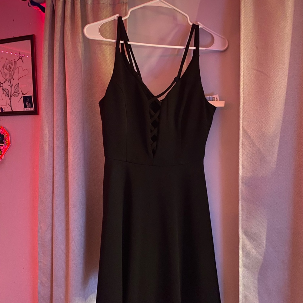 Short black dress, speechless
